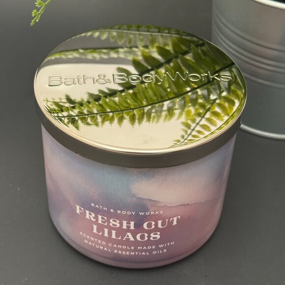 BBW Fresh Cut Lilacs Bath & Body Works 3 Wick Candle - Picture 4 of 10